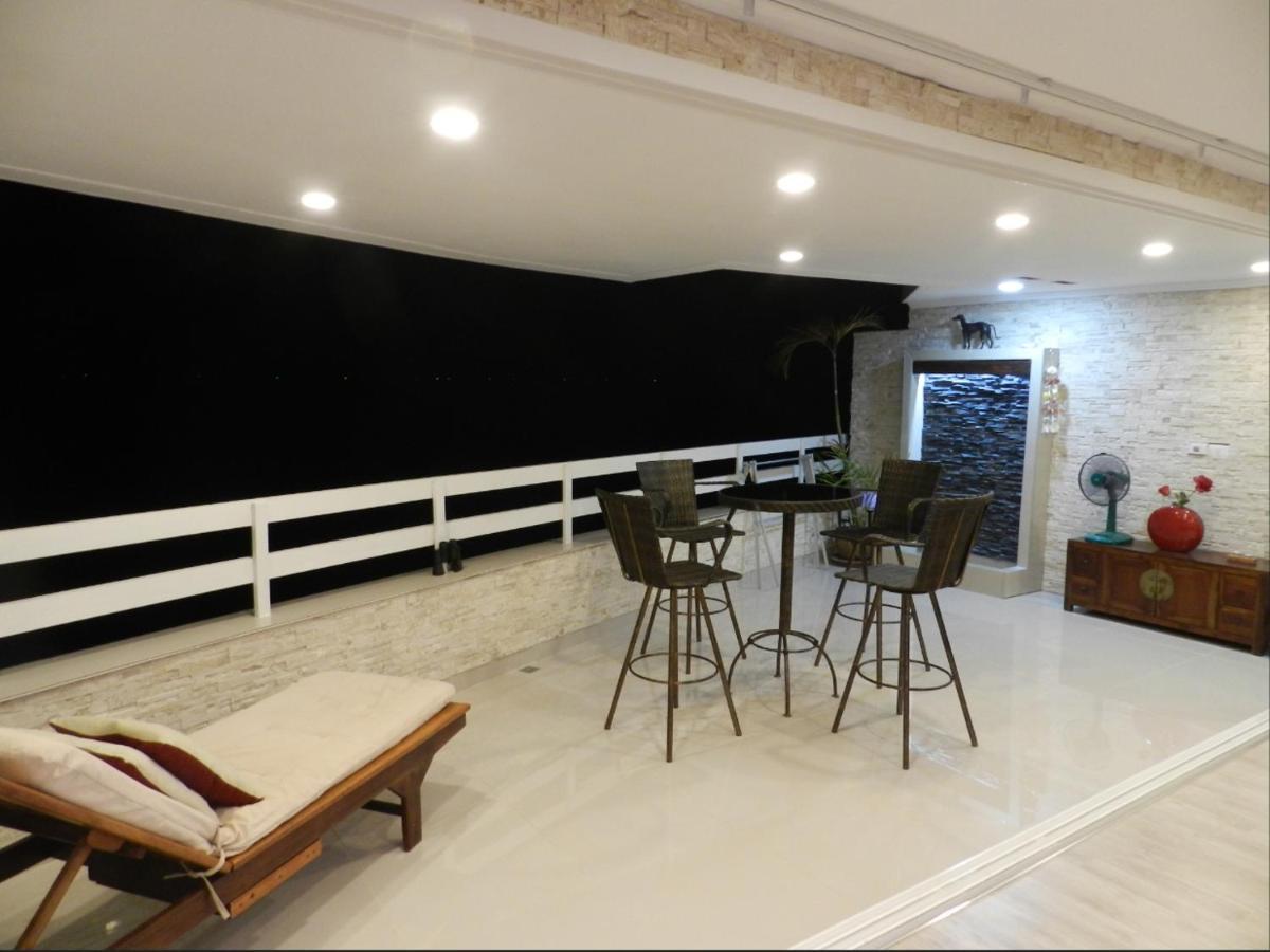 Jomtien Plaza Condotel Extérieur photo